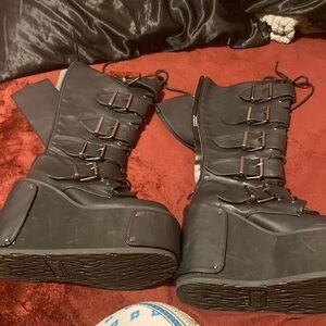 Demonias transformer-800 size 10